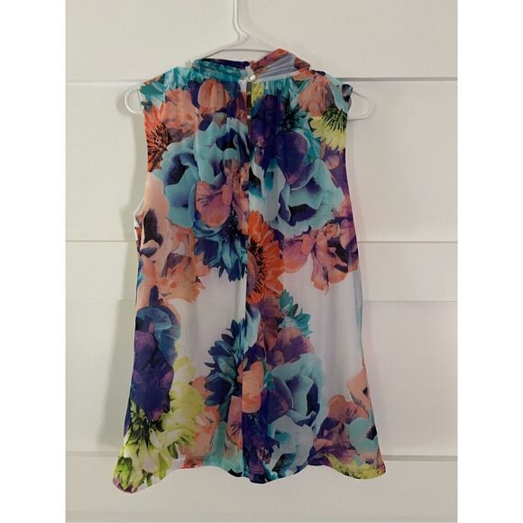 🇺🇸 Worthington bright ruffle floral tank Blouse with button back banded bottom - Picture 5 of 11